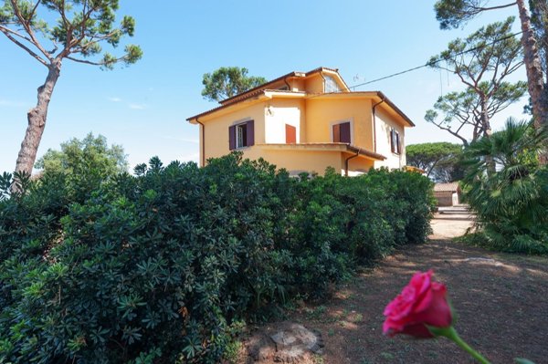 casa indipendente in vendita a Roma in zona Trigoria