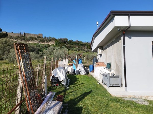 casa indipendente in vendita a Roma in zona Casal Morena