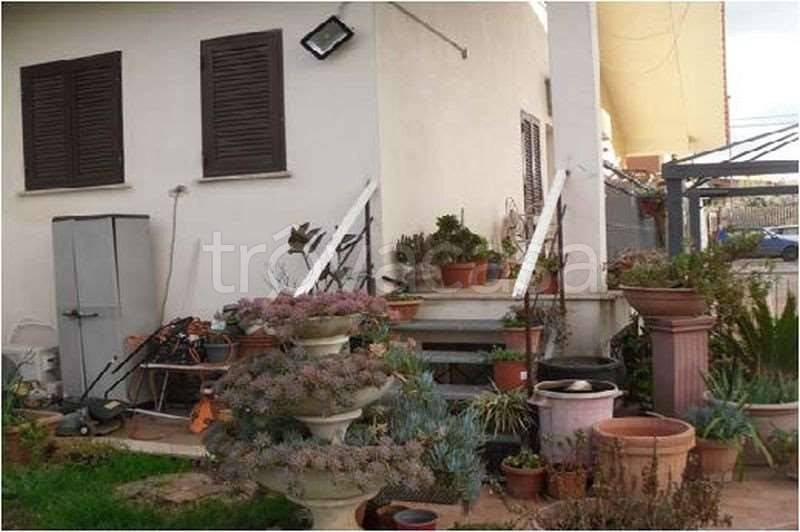 casa indipendente in vendita a Roma in zona Finocchio