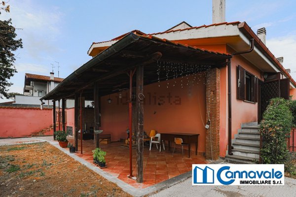 casa indipendente in vendita a Roma in zona Infernetto