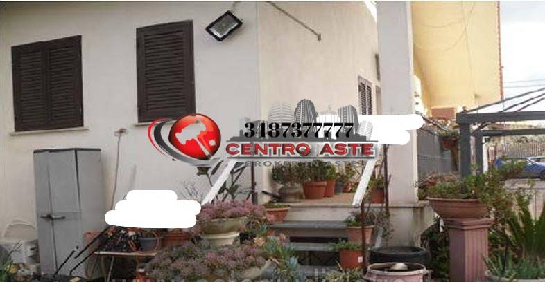 casa indipendente in vendita a Roma in zona Finocchio