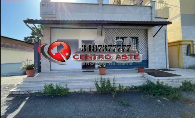 negozio in vendita a Roma in zona Collatino