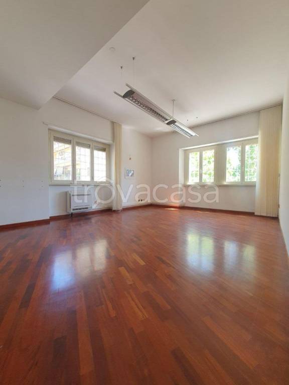 ufficio in vendita a Roma in zona Aurelio