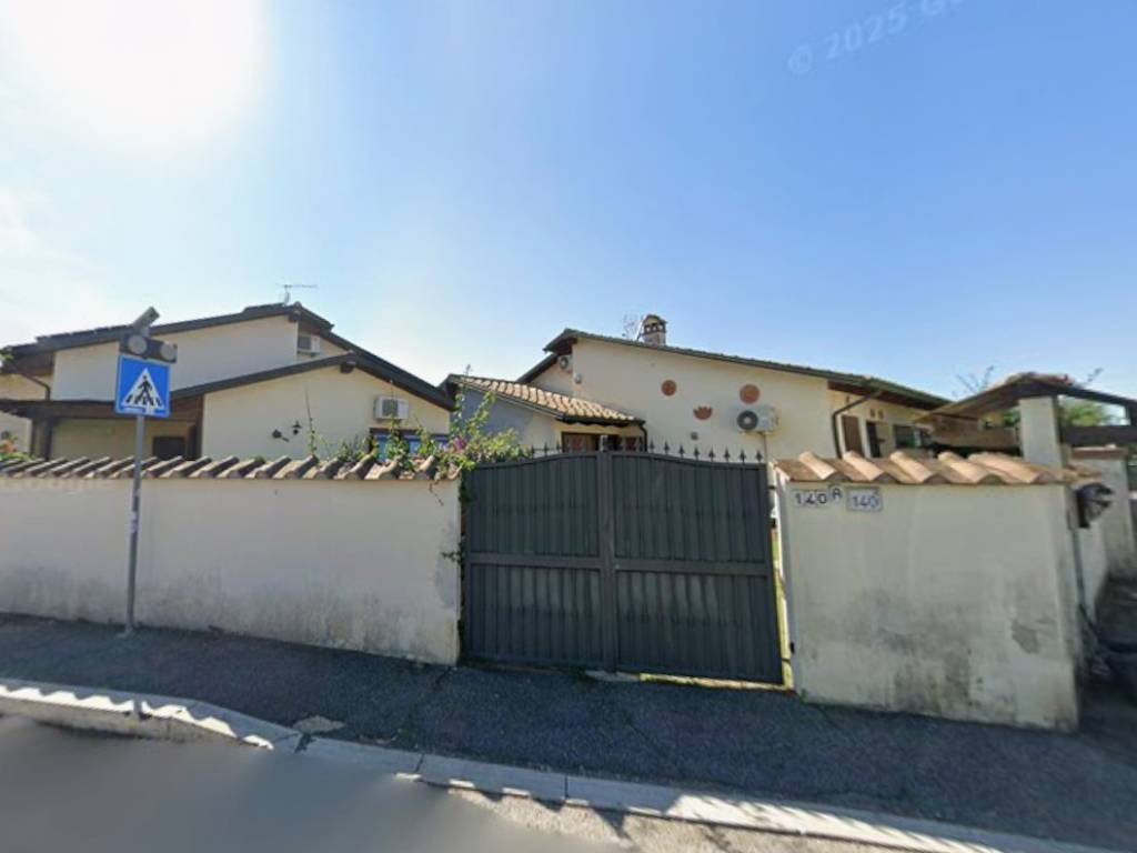 casa indipendente in vendita a Roma in zona Casal Palocco
