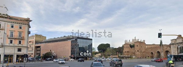 locale commerciale in vendita a Roma