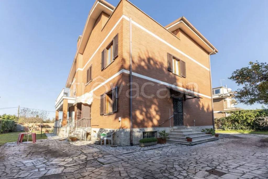casa indipendente in vendita a Roma in zona Infernetto