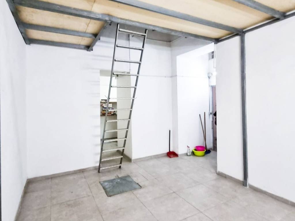 locale commerciale in vendita a Roma in zona Trastevere