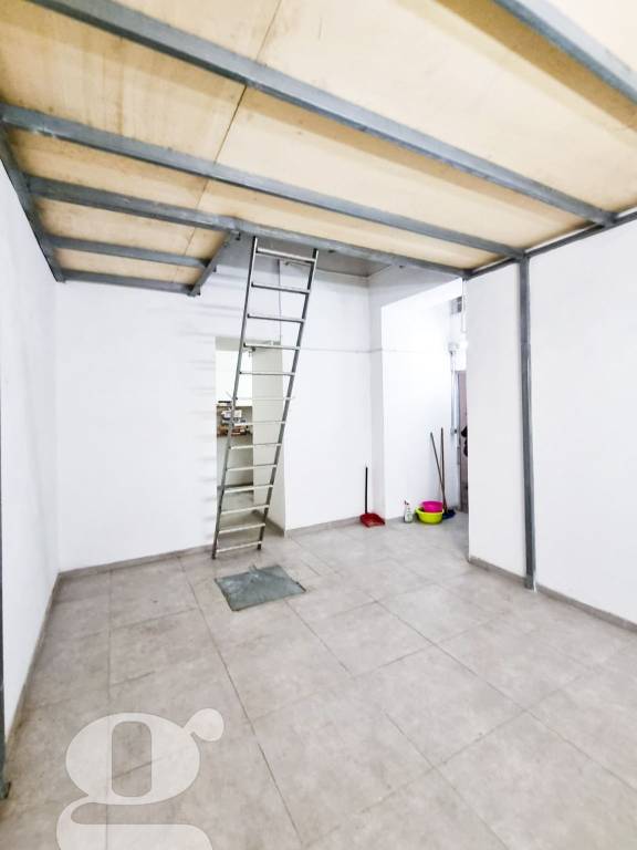 locale commerciale in vendita a Roma in zona Trastevere