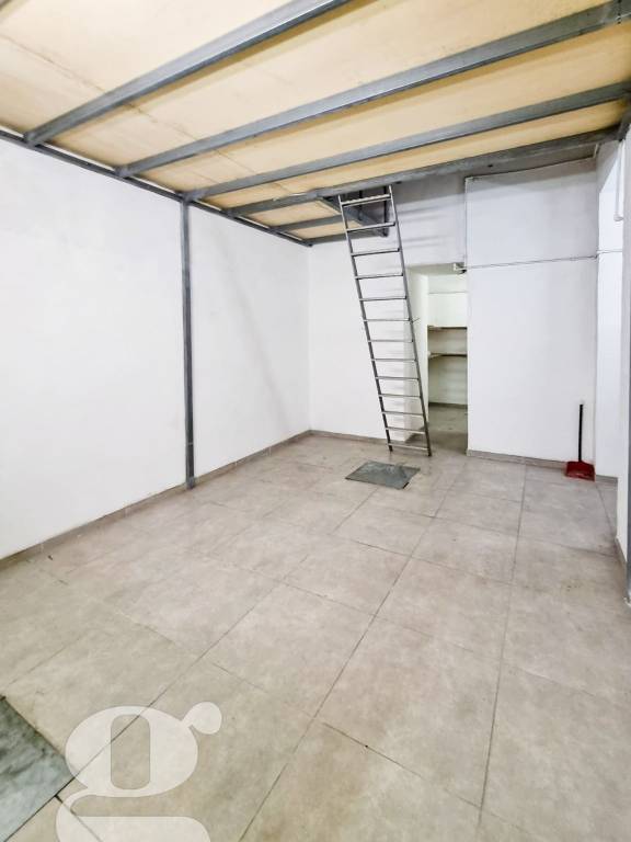 locale commerciale in vendita a Roma in zona Trastevere