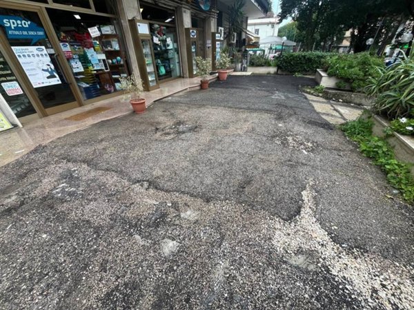 negozio in vendita a Roma in zona Portuense