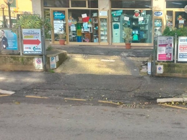 negozio in vendita a Roma in zona Portuense