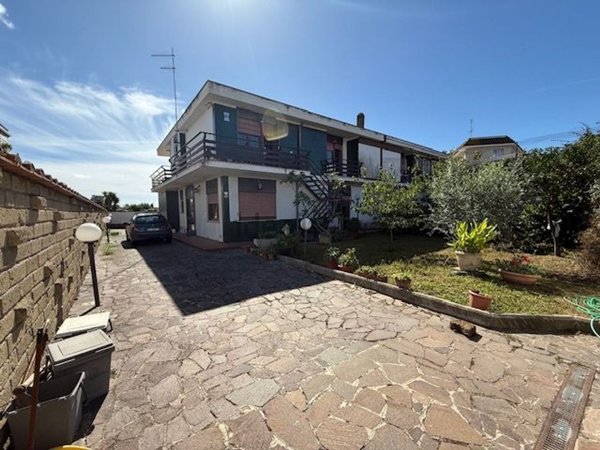 casa indipendente in vendita a Roma in zona Infernetto