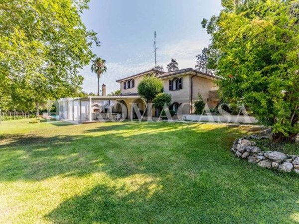 casa indipendente in vendita a Roma in zona EUR