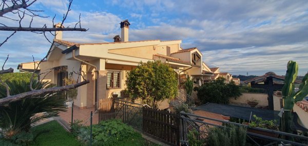 esavano in vendita a Roma in zona Pantan Monastero