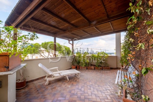 appartamento in vendita a Roma in zona Tomba di Nerone