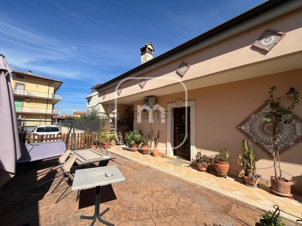 appartamento in vendita a Roma in zona Lunghezza