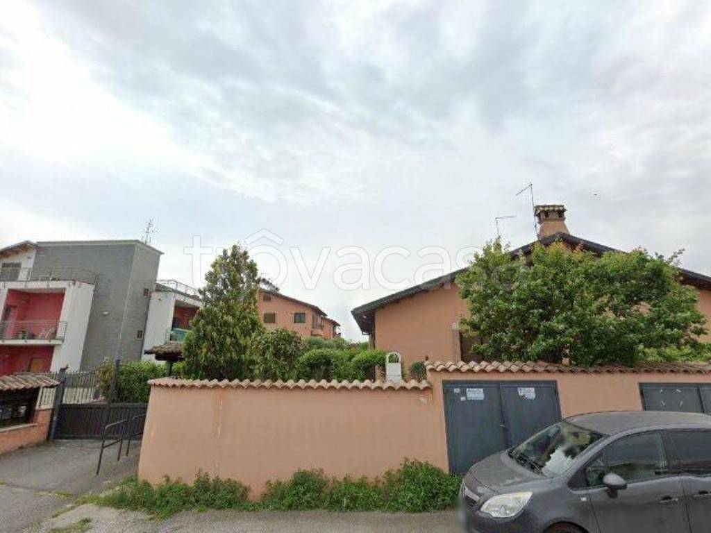 casa indipendente in vendita a Roma in zona Lunghezza