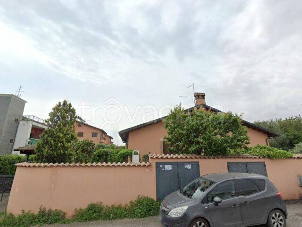 casa indipendente in vendita a Roma in zona Lunghezza