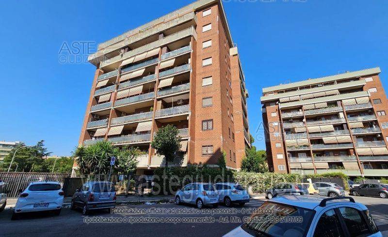 appartamento in vendita a Roma in zona Cinecittà