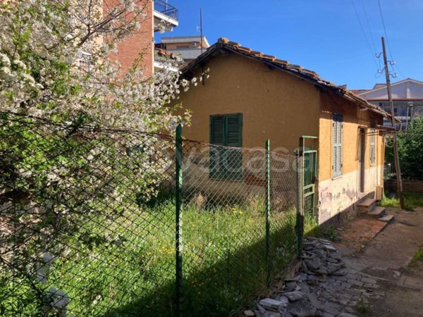 casa indipendente in vendita a Roma in zona Tomba di Nerone