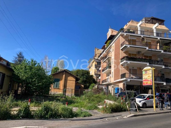 casa indipendente in vendita a Roma in zona Tomba di Nerone