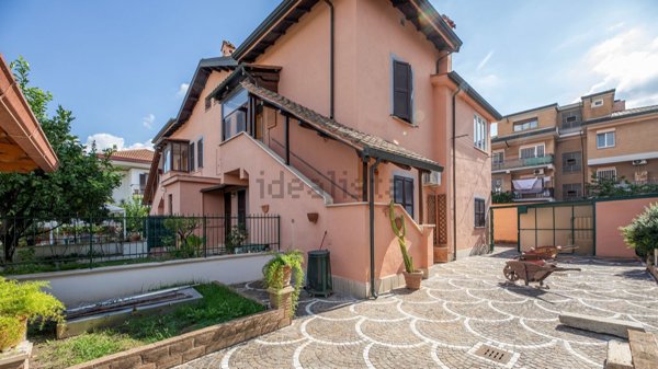 esavano in vendita a Roma in zona Appio Pignatelli