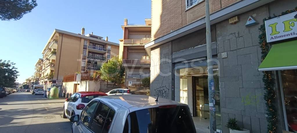 locale commerciale in vendita a Roma in zona Portuense