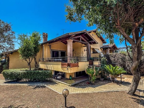 casa indipendente in vendita a Roma in zona Infernetto