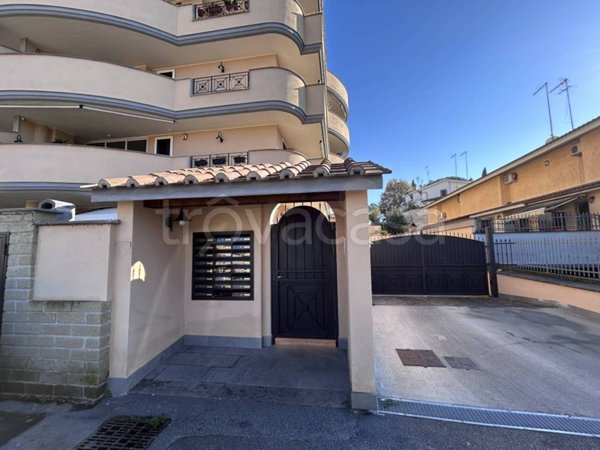 appartamento in vendita a Roma in zona Selva Candida