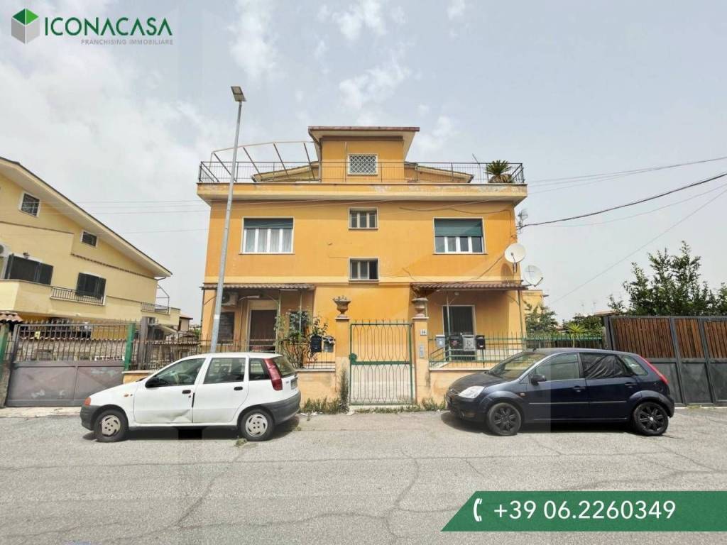 appartamento in vendita a Roma in zona Giardini di Corcolle