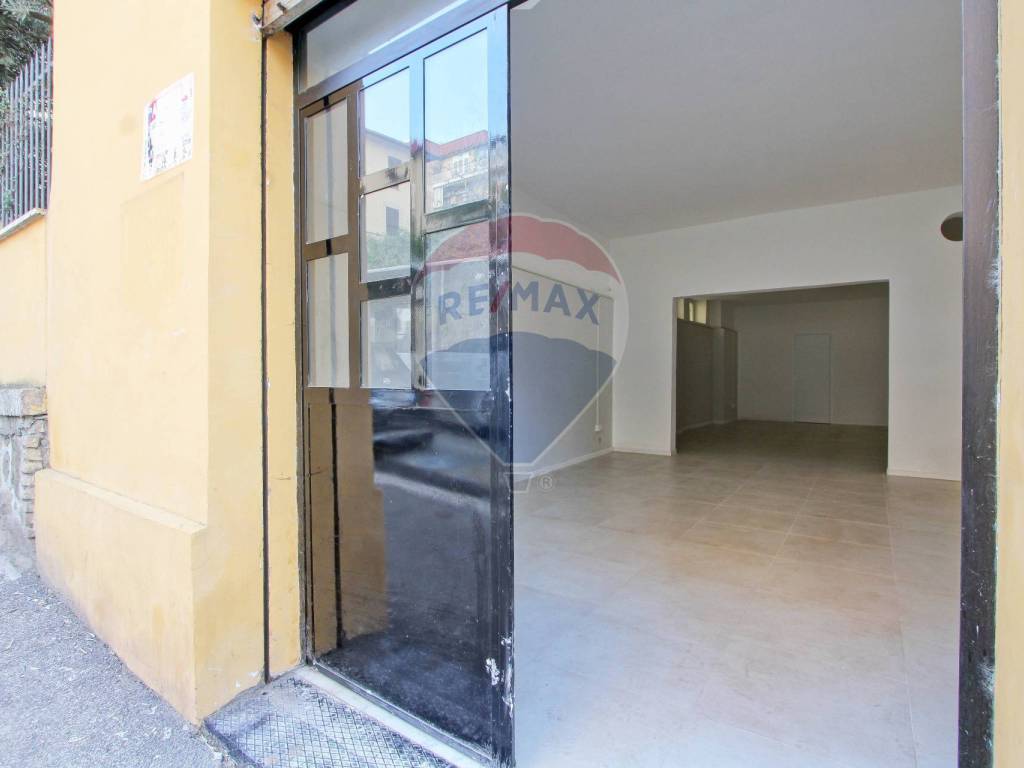 negozio in vendita a Roma in zona La Pisana