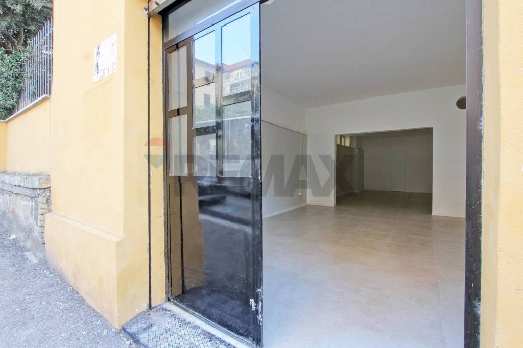 negozio in vendita a Roma in zona La Pisana