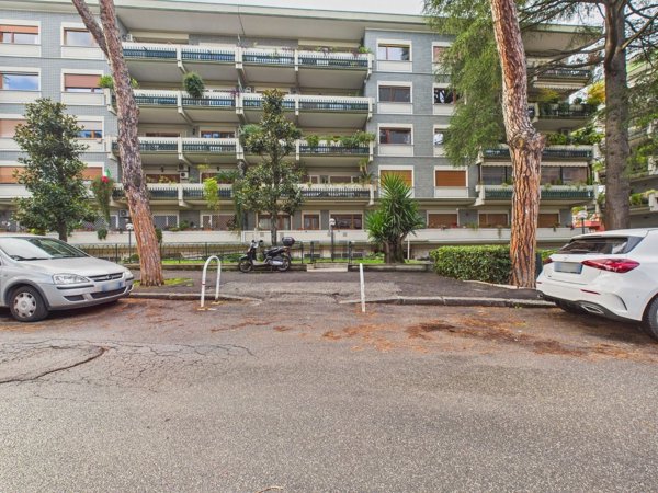 appartamento in vendita a Roma in zona Mostacciano