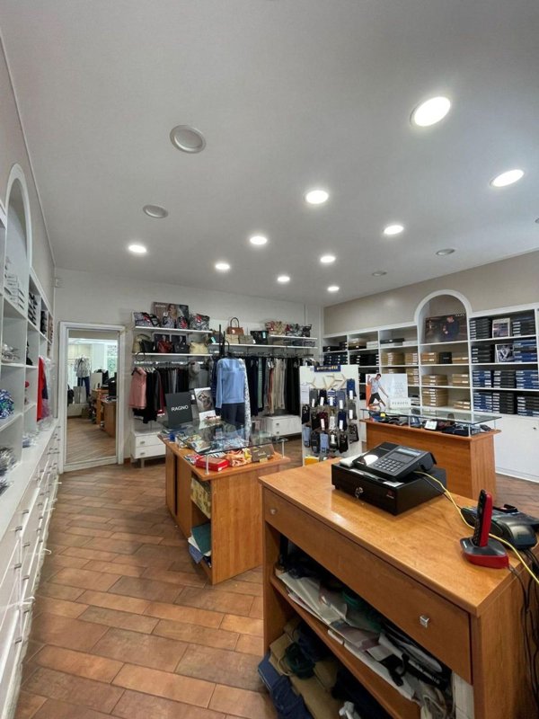 locale commerciale in vendita a Roma in zona Monte Sacro/Talenti