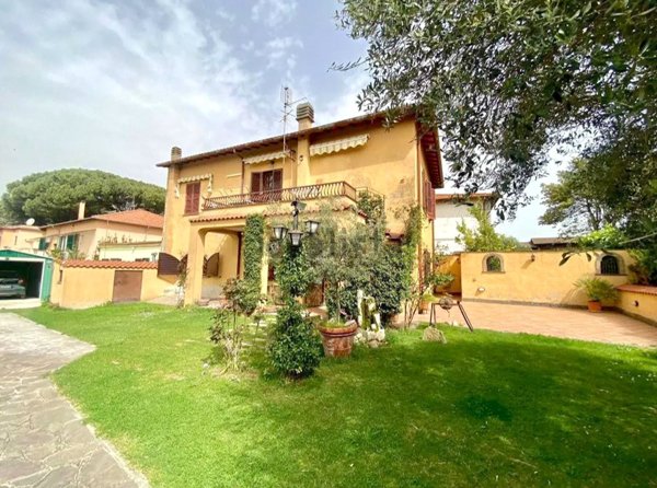 casa indipendente in vendita a Roma in zona Osteria del Curato