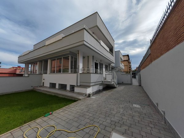 casa indipendente in vendita a Roma in zona Tor Bella Monaca