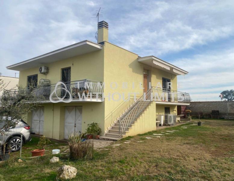 casa indipendente in vendita a Roma in zona Lunghezza