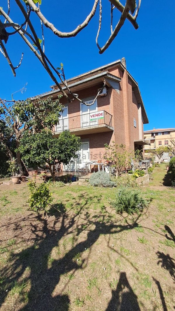 casa indipendente in vendita a Roma in zona Osteria Nuova