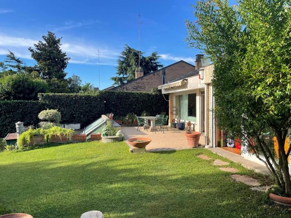 casa indipendente in vendita a Roma