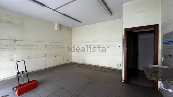 locale commerciale in vendita a Roma in zona Castel di Leva