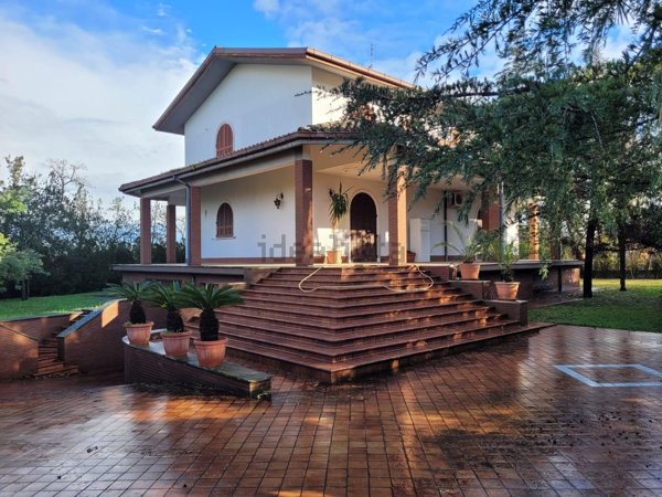 casa indipendente in vendita a Roma in zona Valle Santa