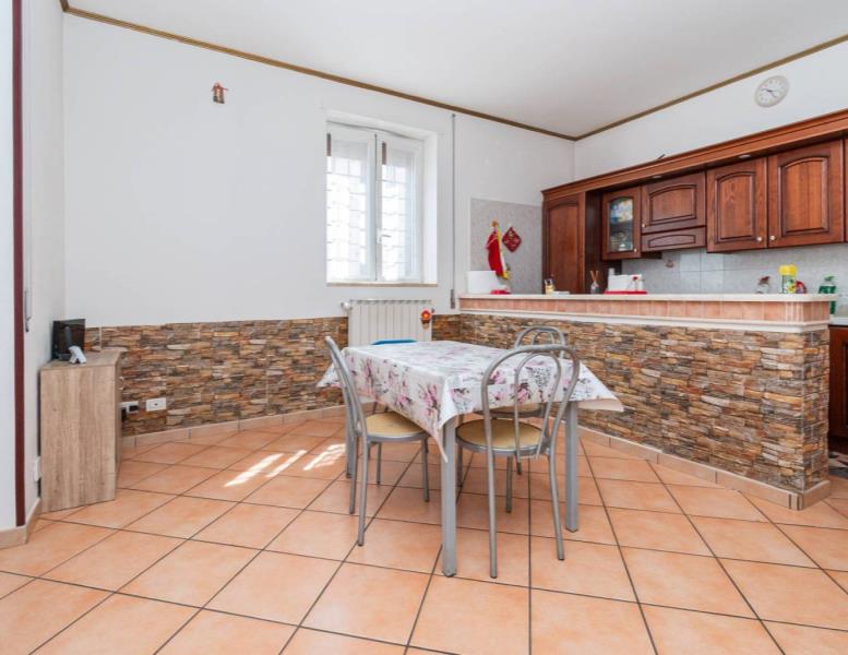 appartamento in vendita a Roma in zona Giardini di Corcolle