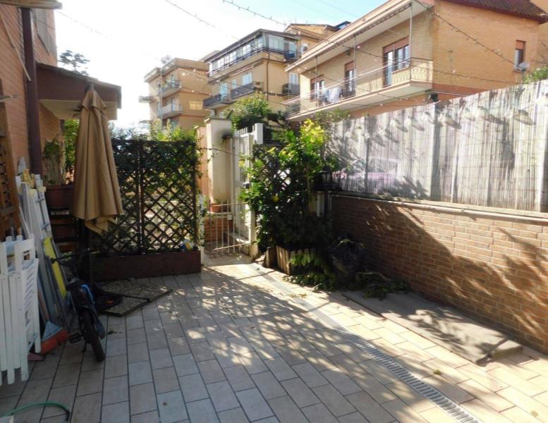 appartamento in vendita a Roma in zona Massimina/Casal Lumbroso