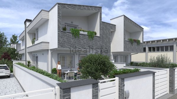 casa indipendente in vendita a Roma in zona Ostia Antica