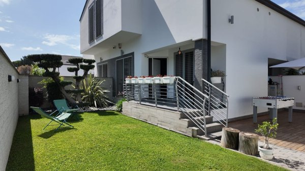 casa indipendente in vendita a Roma in zona Ostiense