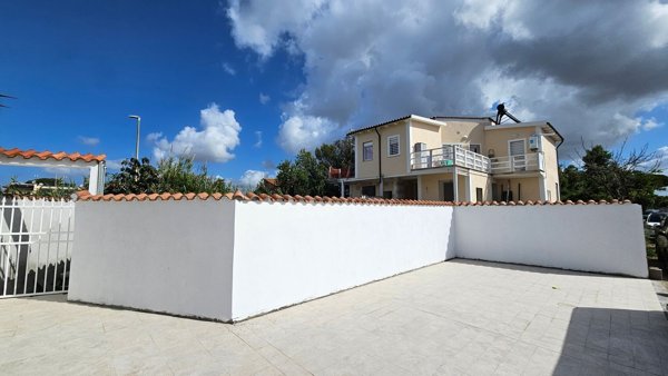 casa indipendente in vendita a Roma in zona Infernetto