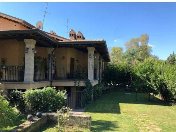 casa indipendente in vendita a Roma in zona Castel di Guido