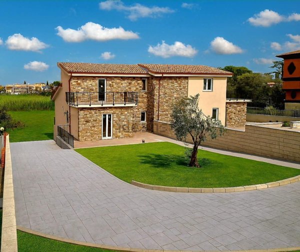 casa indipendente in vendita a Roma in zona Appio Claudio