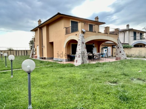 casa indipendente in vendita a Roma in zona Ponte di Nona