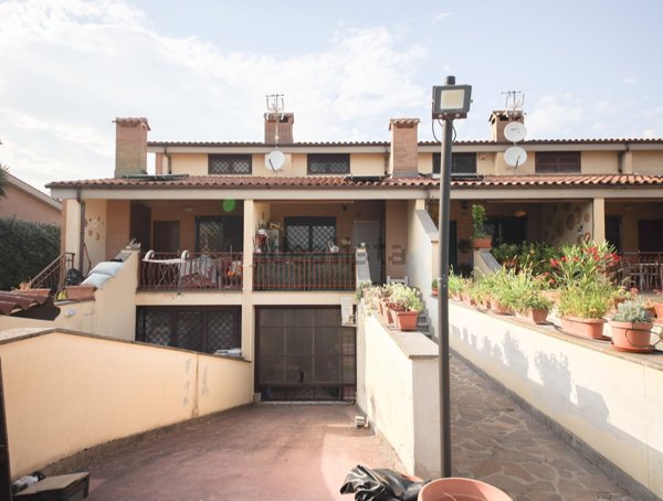 casa indipendente in vendita a Roma in zona Lunghezza